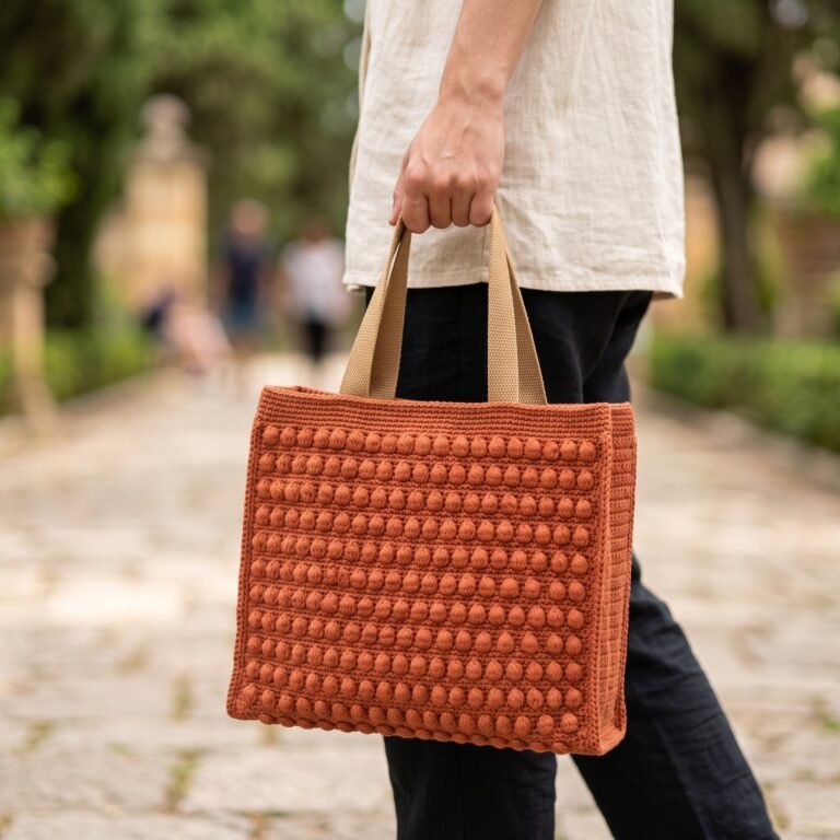 A person carrying the terracotta crochet market tote outdoors